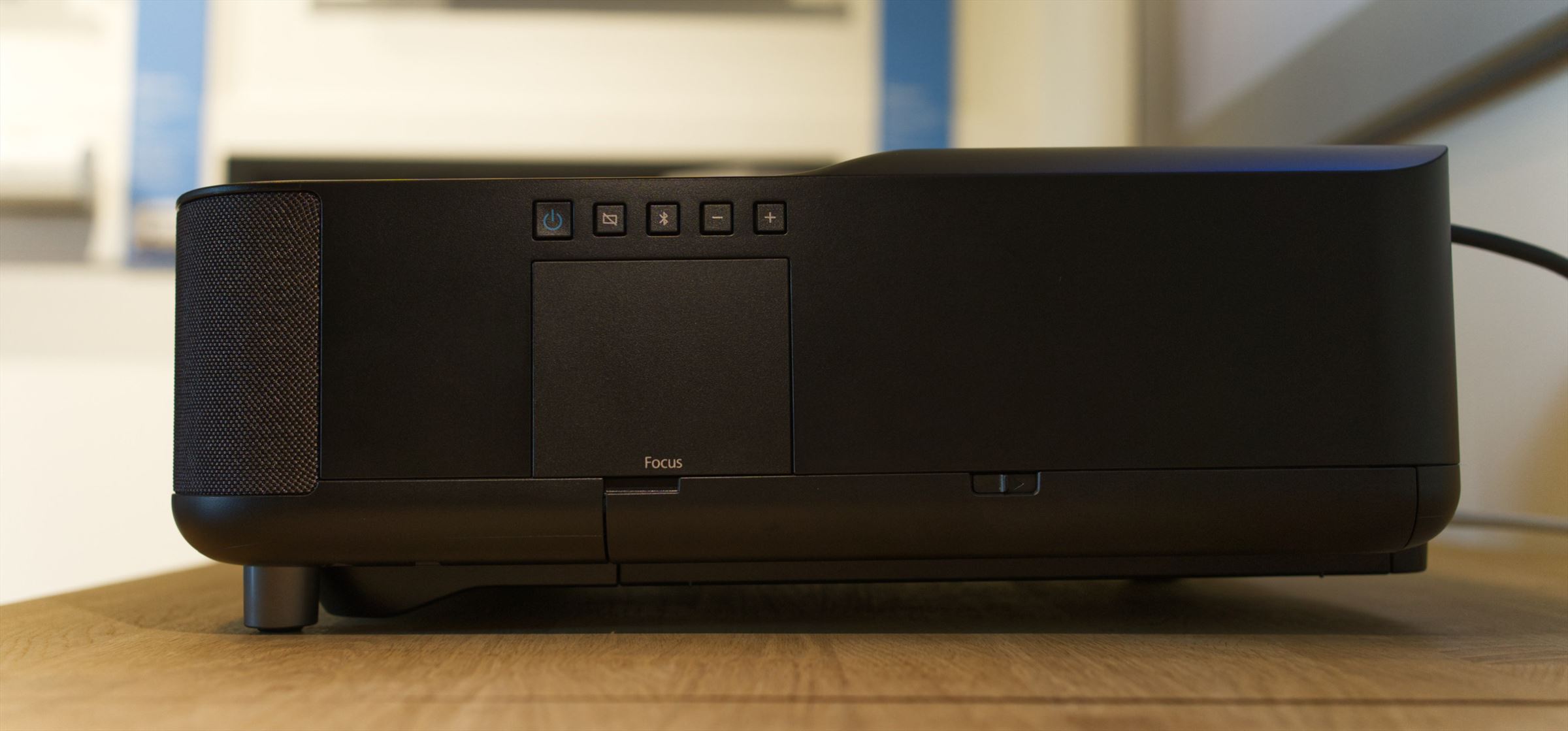 EH-LS300 EPSON 明るく色鮮やかで高画質」だからリビングに最適！エプソン超短焦点 チラつき発生します プロジェクター フルHD プロジェクター